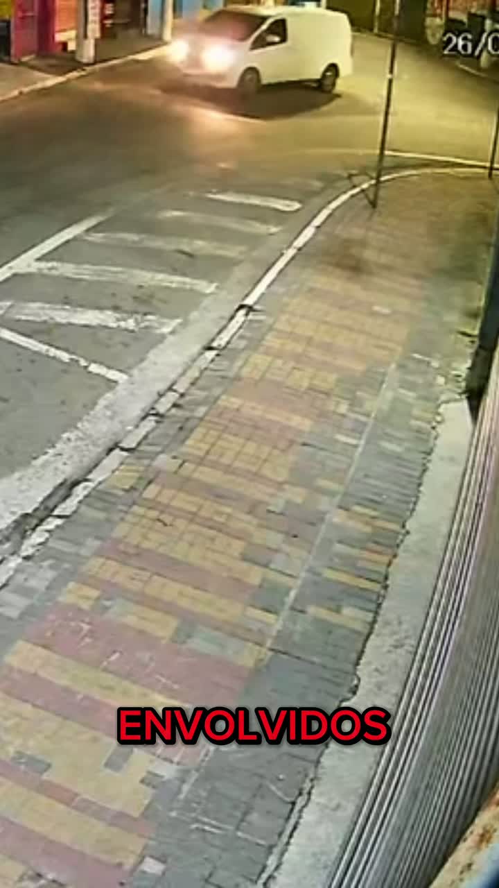Área da loja revirada após a invasão
